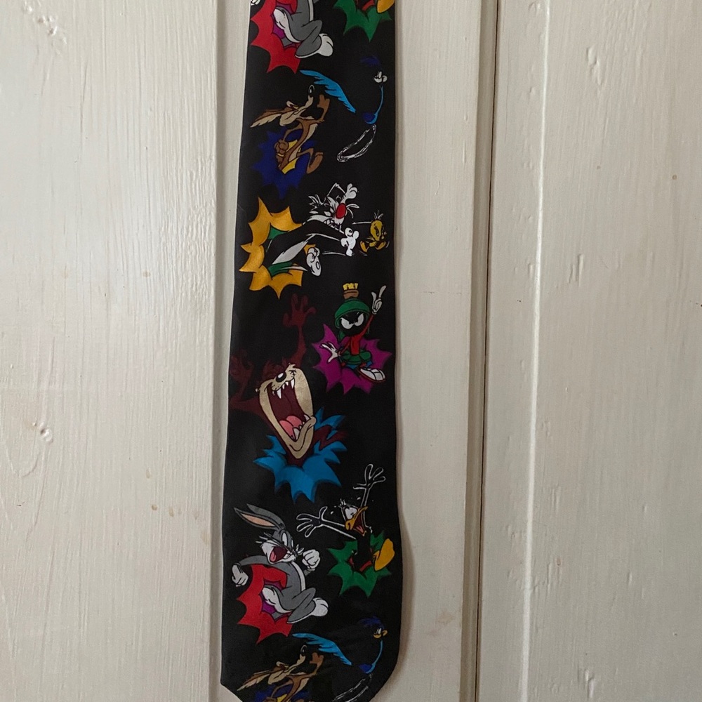 Looney tunes mania tie vintage style